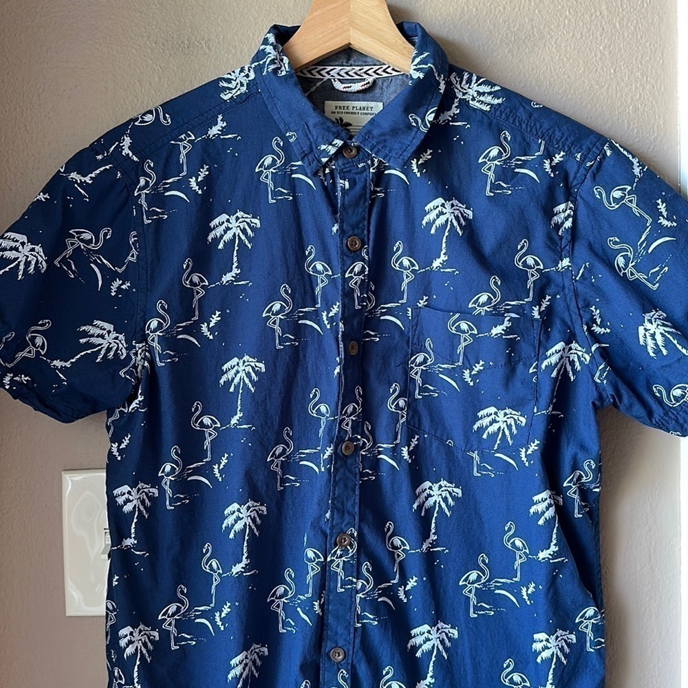 FREE PLANET Mens Tropical Blue Short Sleeve Button Down Shirt